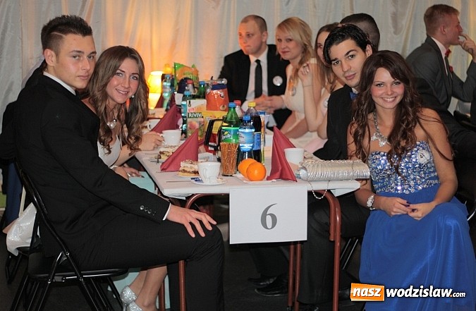 Zdjęcie w galerii na portalu naszwodzislaw.com: Bal maturalny wodzisławskiego ekonomika wiadomości z regionu