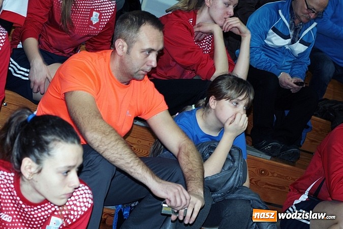 Zdjęcie w galerii na portalu naszwodzislaw.com: W Wodzisławiu można było zobaczyć Puchar Świata zdobyty przez siatkarzy  wiadomości z regionu