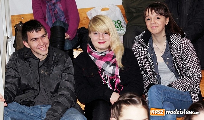 Zdjęcie w galerii na portalu naszwodzislaw.com: W Wodzisławiu można było zobaczyć Puchar Świata zdobyty przez siatkarzy  wiadomości z regionu