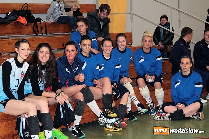 Zdjęcie w galerii na portalu naszwodzislaw.com: W Wodzisławiu można było zobaczyć Puchar Świata zdobyty przez siatkarzy  wiadomości z regionu