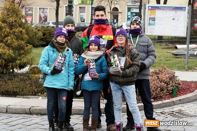 Zdjęcie w galerii na portalu naszwodzislaw.com: Wolontariusze WOŚP opanowali Wodzisław wiadomości z regionu