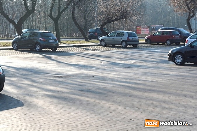 Zdjęcie w galerii na portalu naszwodzislaw.com:  Płatny parking przy Karuzeli. Co na ten temat sądzą mieszkańcy? wiadomości z regionu