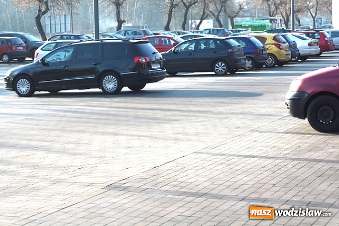 Zdjęcie w galerii na portalu naszwodzislaw.com:  Płatny parking przy Karuzeli. Co na ten temat sądzą mieszkańcy? wiadomości z regionu