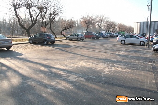 Zdjęcie w galerii na portalu naszwodzislaw.com:  Płatny parking przy Karuzeli. Co na ten temat sądzą mieszkańcy? wiadomości z regionu
