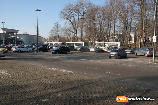 Zdjęcie w galerii na portalu naszwodzislaw.com:  Płatny parking przy Karuzeli. Co na ten temat sądzą mieszkańcy? wiadomości z regionu