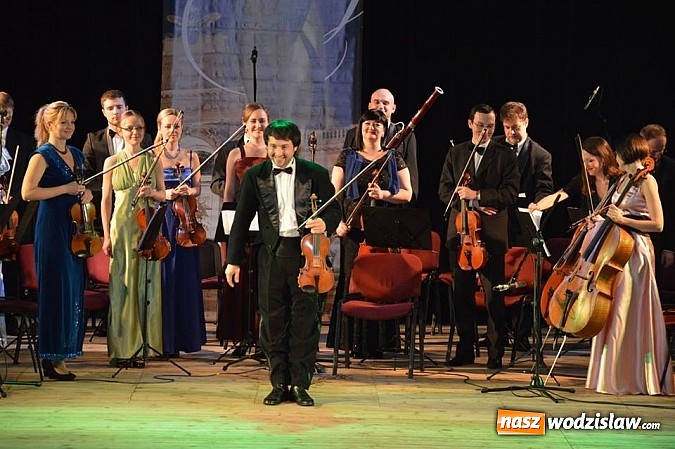 Zdjęcie w galerii na portalu naszwodzislaw.com: Wyjątkowy koncert noworoczny na deskach Miejskiego Ośrodka Kultury w Radlinie  wiadomości z regionu