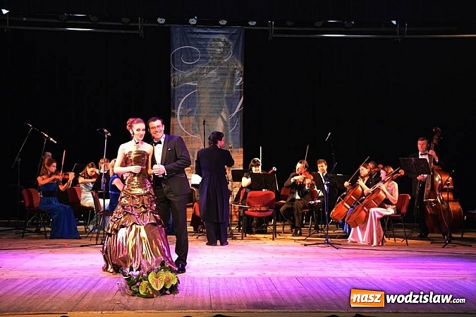 Zdjęcie w galerii na portalu naszwodzislaw.com: Wyjątkowy koncert noworoczny na deskach Miejskiego Ośrodka Kultury w Radlinie  wiadomości z regionu