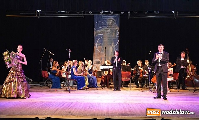 Zdjęcie w galerii na portalu naszwodzislaw.com: Wyjątkowy koncert noworoczny na deskach Miejskiego Ośrodka Kultury w Radlinie  wiadomości z regionu