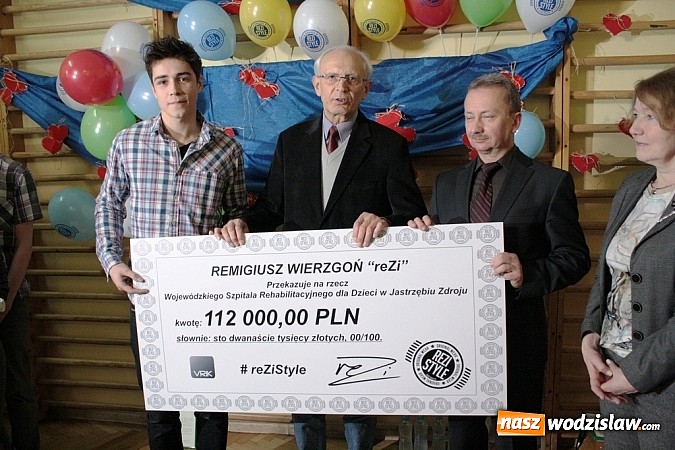 Zdjęcie w galerii na portalu naszwodzislaw.com: Fenomenalny finał 24-godzinnej akcji znanego youtubera z Wodzisława Śląskiego  wiadomości z regionu