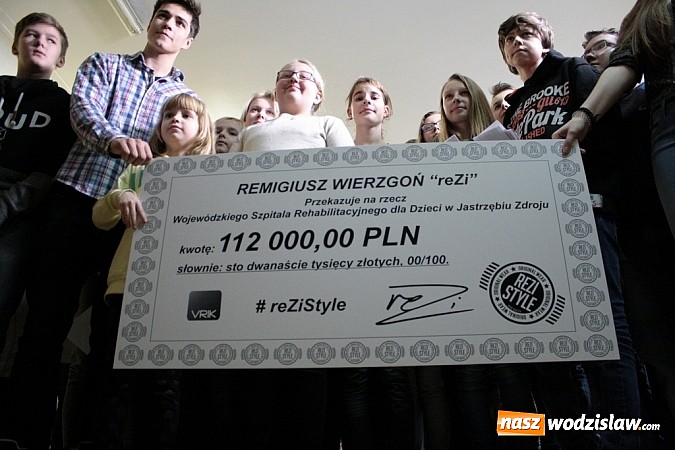 Zdjęcie w galerii na portalu naszwodzislaw.com: Fenomenalny finał 24-godzinnej akcji znanego youtubera z Wodzisława Śląskiego  wiadomości z regionu