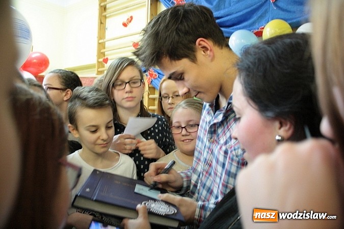 Zdjęcie w galerii na portalu naszwodzislaw.com: Fenomenalny finał 24-godzinnej akcji znanego youtubera z Wodzisława Śląskiego  wiadomości z regionu