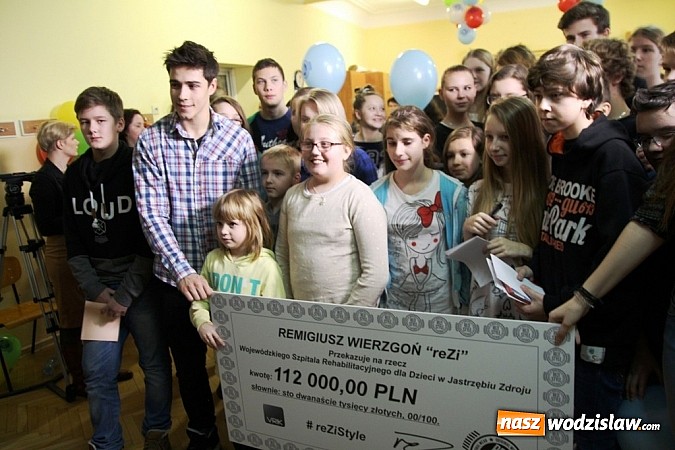 Zdjęcie w galerii na portalu naszwodzislaw.com: Fenomenalny finał 24-godzinnej akcji znanego youtubera z Wodzisława Śląskiego  wiadomości z regionu