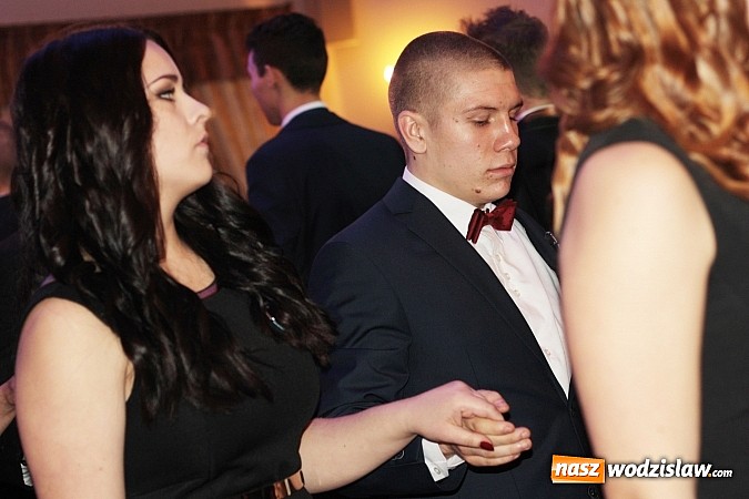 Zdjęcie w galerii na portalu naszwodzislaw.com: Uczniowie „budowlanki” zatańczyli poloneza wiadomości z regionu