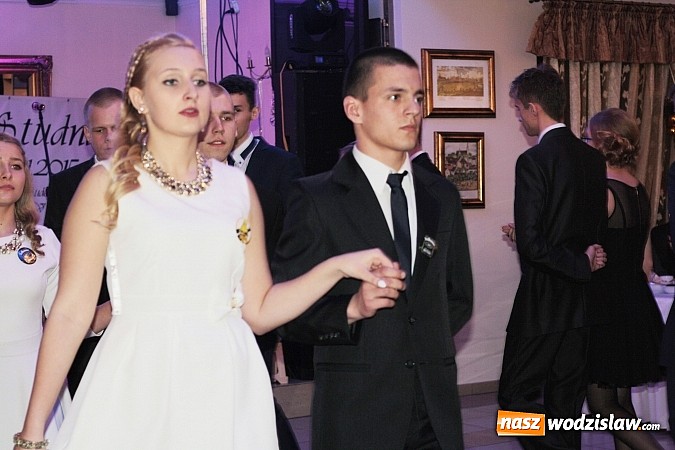 Zdjęcie w galerii na portalu naszwodzislaw.com: Uczniowie „budowlanki” zatańczyli poloneza wiadomości z regionu