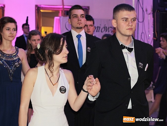 Zdjęcie w galerii na portalu naszwodzislaw.com: Uczniowie „budowlanki” zatańczyli poloneza wiadomości z regionu