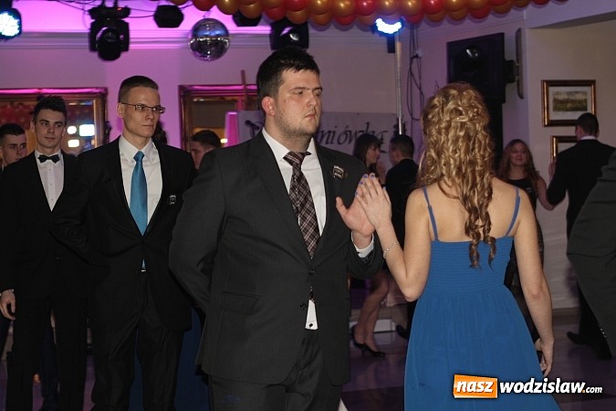 Zdjęcie w galerii na portalu naszwodzislaw.com: Uczniowie „budowlanki” zatańczyli poloneza wiadomości z regionu