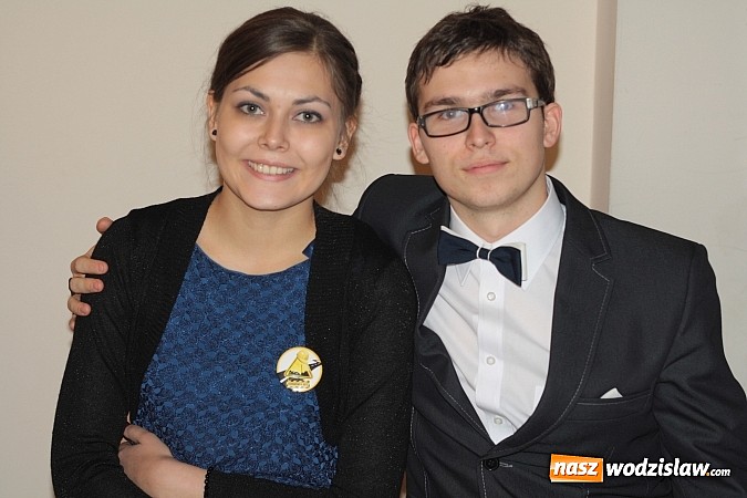 Zdjęcie w galerii na portalu naszwodzislaw.com: Uczniowie „budowlanki” zatańczyli poloneza wiadomości z regionu