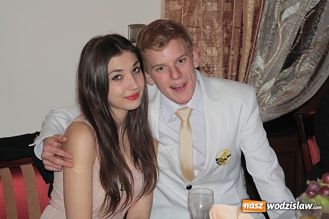 Zdjęcie w galerii na portalu naszwodzislaw.com: Uczniowie „budowlanki” zatańczyli poloneza wiadomości z regionu