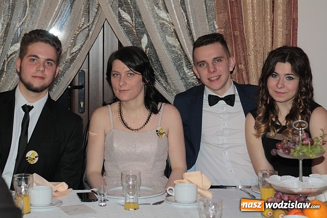 Zdjęcie w galerii na portalu naszwodzislaw.com: Uczniowie „budowlanki” zatańczyli poloneza wiadomości z regionu