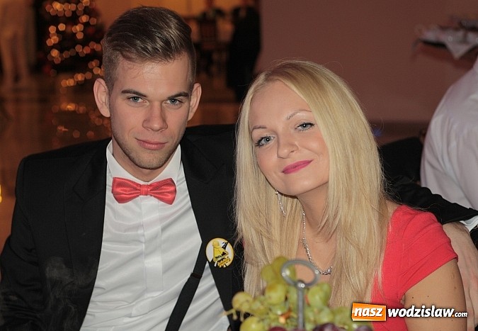 Zdjęcie w galerii na portalu naszwodzislaw.com: Uczniowie „budowlanki” zatańczyli poloneza wiadomości z regionu