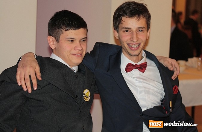 Zdjęcie w galerii na portalu naszwodzislaw.com: Uczniowie „budowlanki” zatańczyli poloneza wiadomości z regionu