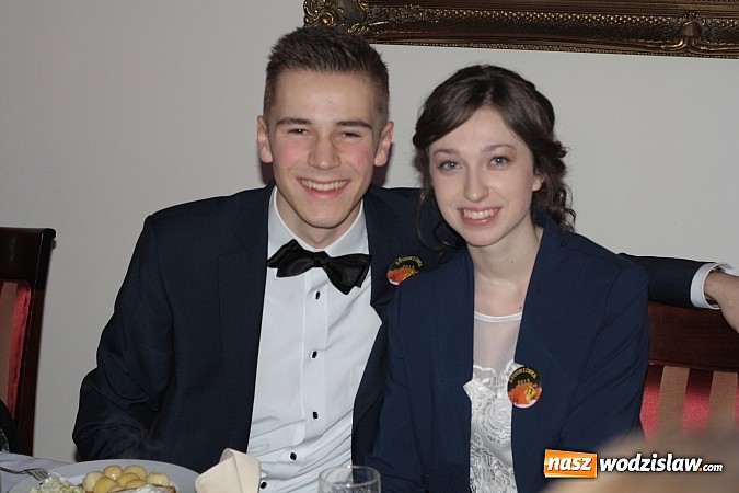 Zdjęcie w galerii na portalu naszwodzislaw.com: Uczniowie „budowlanki” zatańczyli poloneza wiadomości z regionu