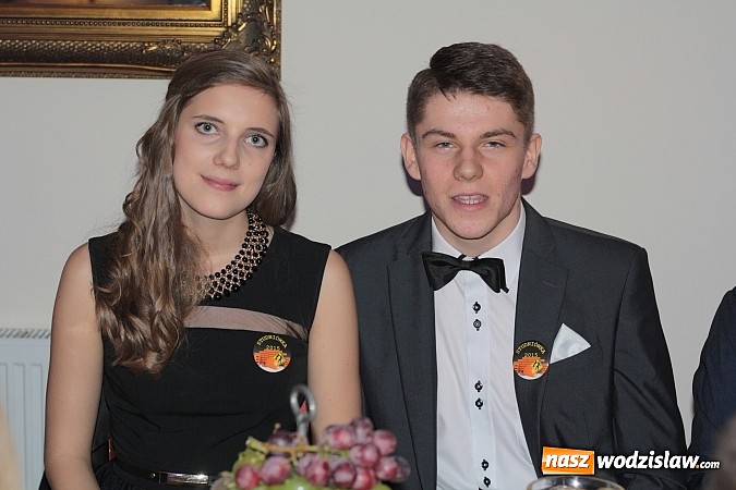 Zdjęcie w galerii na portalu naszwodzislaw.com: Uczniowie „budowlanki” zatańczyli poloneza wiadomości z regionu