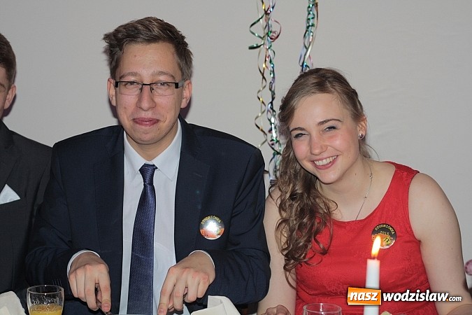 Zdjęcie w galerii na portalu naszwodzislaw.com: Uczniowie „budowlanki” zatańczyli poloneza wiadomości z regionu