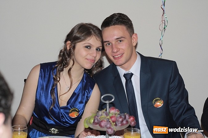 Zdjęcie w galerii na portalu naszwodzislaw.com: Uczniowie „budowlanki” zatańczyli poloneza wiadomości z regionu