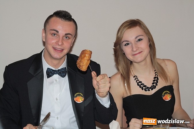 Zdjęcie w galerii na portalu naszwodzislaw.com: Uczniowie „budowlanki” zatańczyli poloneza wiadomości z regionu