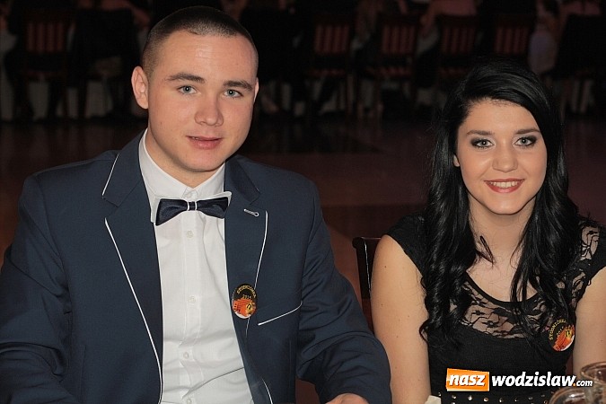 Zdjęcie w galerii na portalu naszwodzislaw.com: Uczniowie „budowlanki” zatańczyli poloneza wiadomości z regionu