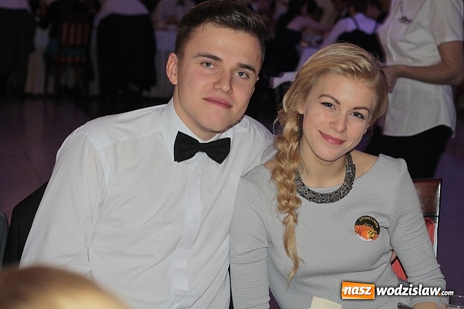 Zdjęcie w galerii na portalu naszwodzislaw.com: Uczniowie „budowlanki” zatańczyli poloneza wiadomości z regionu