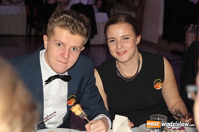 Zdjęcie w galerii na portalu naszwodzislaw.com: Uczniowie „budowlanki” zatańczyli poloneza wiadomości z regionu