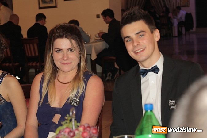 Zdjęcie w galerii na portalu naszwodzislaw.com: Uczniowie „budowlanki” zatańczyli poloneza wiadomości z regionu