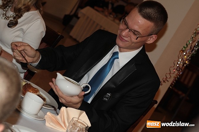 Zdjęcie w galerii na portalu naszwodzislaw.com: Uczniowie „budowlanki” zatańczyli poloneza wiadomości z regionu