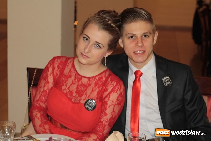 Zdjęcie w galerii na portalu naszwodzislaw.com: Uczniowie „budowlanki” zatańczyli poloneza wiadomości z regionu