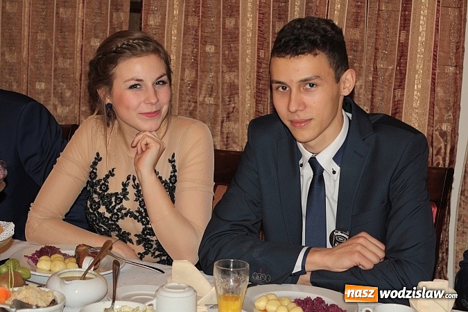 Zdjęcie w galerii na portalu naszwodzislaw.com: Uczniowie „budowlanki” zatańczyli poloneza wiadomości z regionu