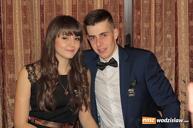 Zdjęcie w galerii na portalu naszwodzislaw.com: Uczniowie „budowlanki” zatańczyli poloneza wiadomości z regionu