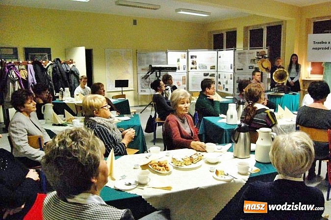 Zdjęcie w galerii na portalu naszwodzislaw.com: Uczniowie I LO współpracują z Uniwersytetem Trzeciego Wieku  wiadomości z regionu