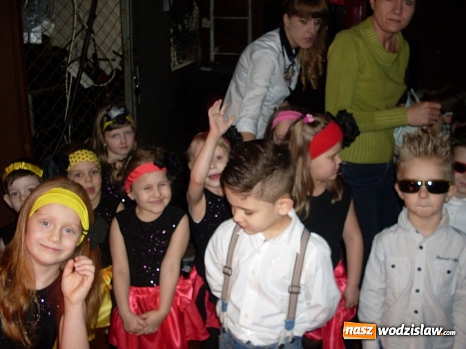 Zdjęcie w galerii na portalu naszwodzislaw.com: Przedszkolaki z PP nr 2 z Pszowa zaprosiły Babcie i Dziadków na niecodzienną podróż po krajach Europy  wiadomości z regionu