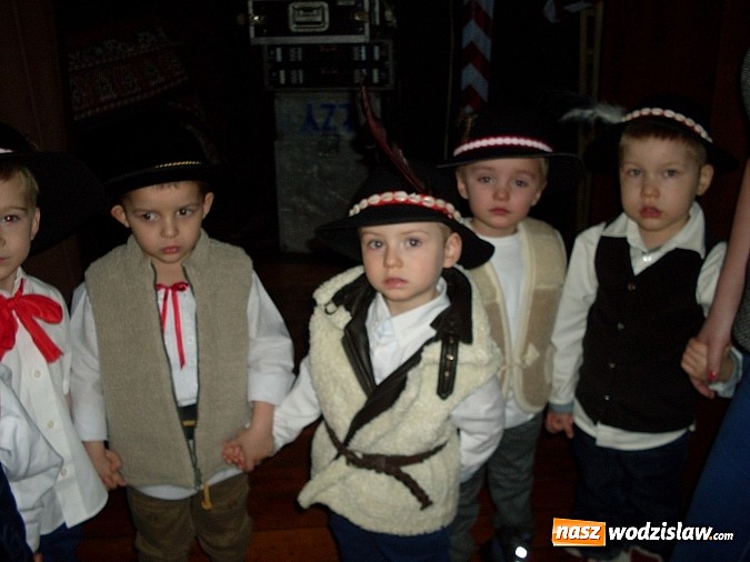 Zdjęcie w galerii na portalu naszwodzislaw.com: Przedszkolaki z PP nr 2 z Pszowa zaprosiły Babcie i Dziadków na niecodzienną podróż po krajach Europy  wiadomości z regionu