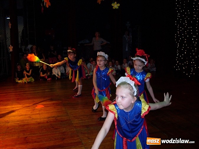 Zdjęcie w galerii na portalu naszwodzislaw.com: Przedszkolaki z PP nr 2 z Pszowa zaprosiły Babcie i Dziadków na niecodzienną podróż po krajach Europy  wiadomości z regionu