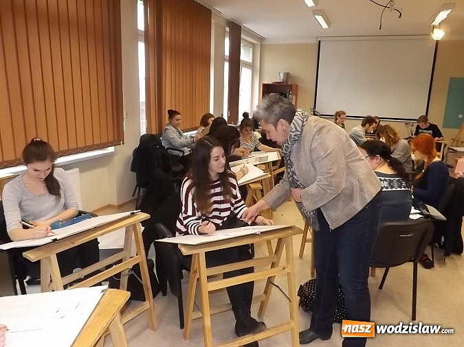 Zdjęcie w galerii na portalu naszwodzislaw.com: Kurs rysunku odręcznego szansą dla przyszłych studentów architektury wiadomości z regionu