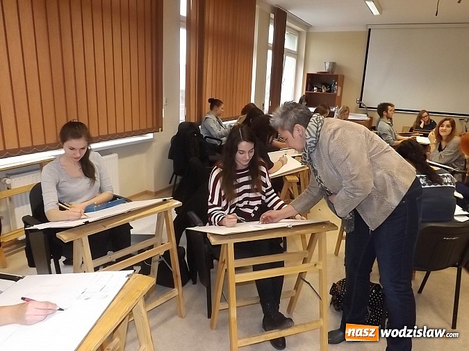 Zdjęcie w galerii na portalu naszwodzislaw.com: Kurs rysunku odręcznego szansą dla przyszłych studentów architektury wiadomości z regionu