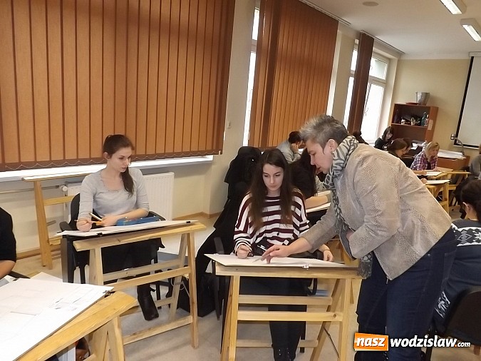 Zdjęcie w galerii na portalu naszwodzislaw.com: Kurs rysunku odręcznego szansą dla przyszłych studentów architektury wiadomości z regionu