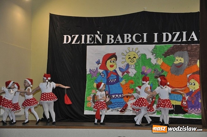Zdjęcie w galerii na portalu naszwodzislaw.com: Dzień babci i dziadka w Wiejskim Domu Kultury w Syryni wiadomości z regionu