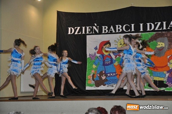 Zdjęcie w galerii na portalu naszwodzislaw.com: Dzień babci i dziadka w Wiejskim Domu Kultury w Syryni wiadomości z regionu