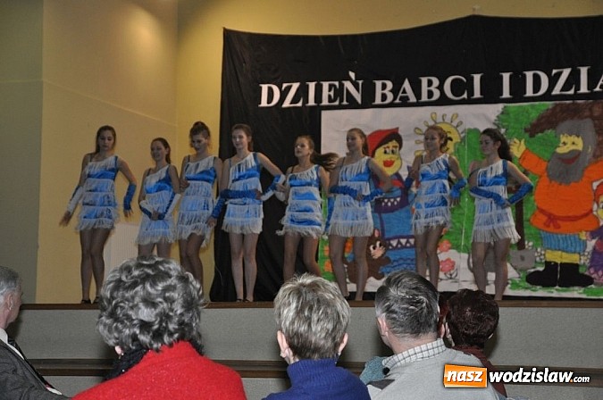 Zdjęcie w galerii na portalu naszwodzislaw.com: Dzień babci i dziadka w Wiejskim Domu Kultury w Syryni wiadomości z regionu