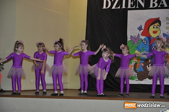 Zdjęcie w galerii na portalu naszwodzislaw.com: Dzień babci i dziadka w Wiejskim Domu Kultury w Syryni wiadomości z regionu
