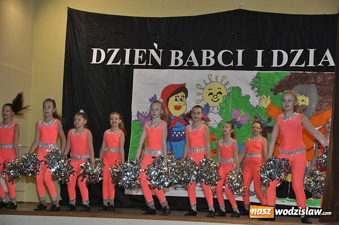 Zdjęcie w galerii na portalu naszwodzislaw.com: Dzień babci i dziadka w Wiejskim Domu Kultury w Syryni wiadomości z regionu